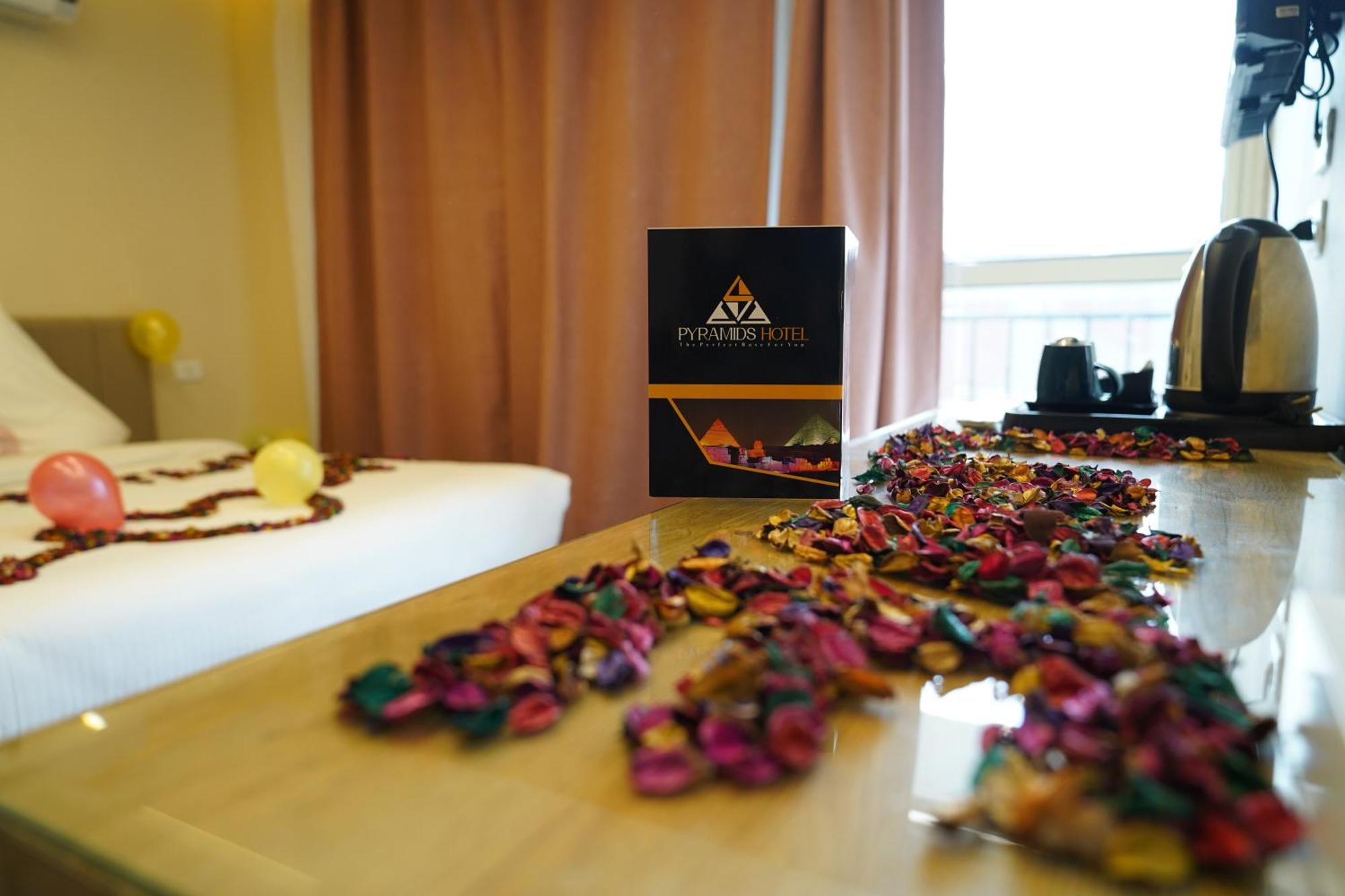 Pyramids Hotel Kafrat al Jabal Bagian luar foto