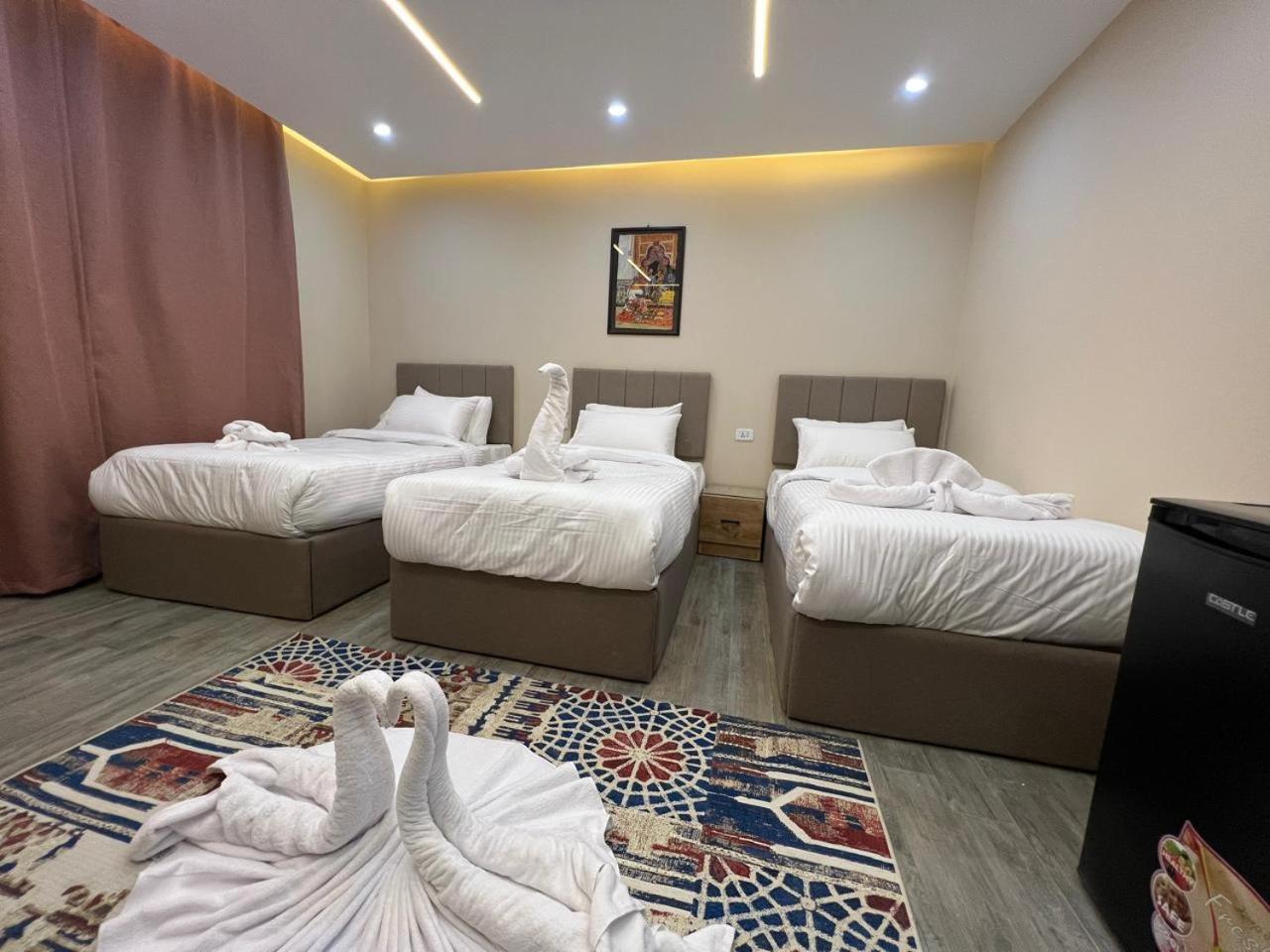 Pyramids Hotel Kafrat al Jabal Bagian luar foto