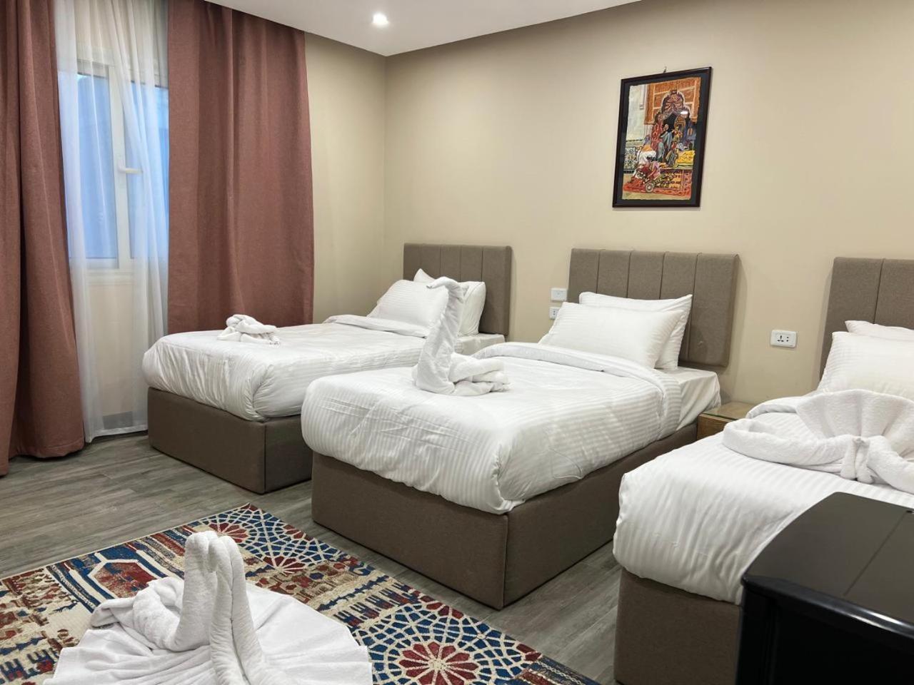 Pyramids Hotel Kafrat al Jabal Bagian luar foto