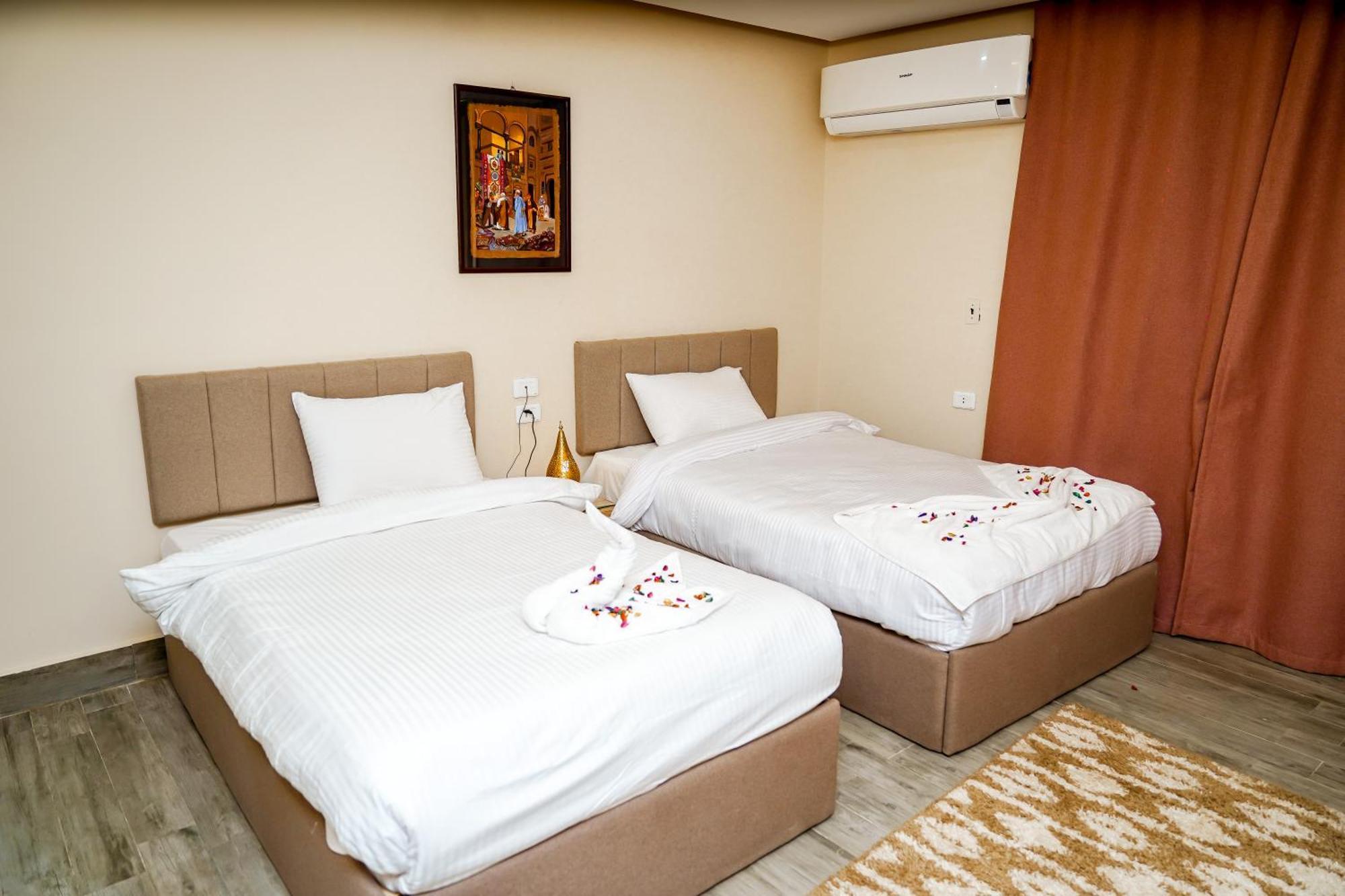 Pyramids Hotel Kafrat al Jabal Bagian luar foto