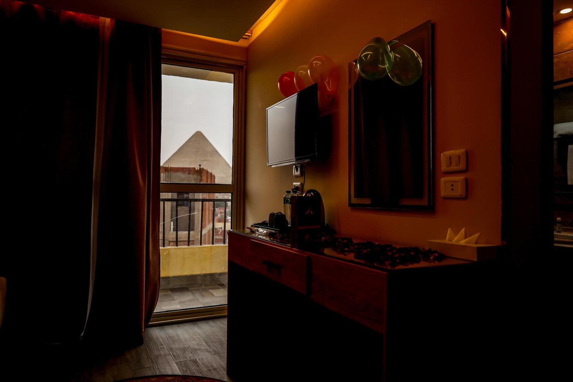 Pyramids Hotel Kafrat al Jabal Bagian luar foto