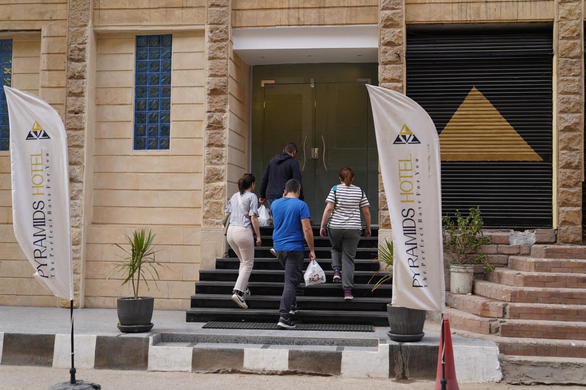Pyramids Hotel Kafrat al Jabal Bagian luar foto