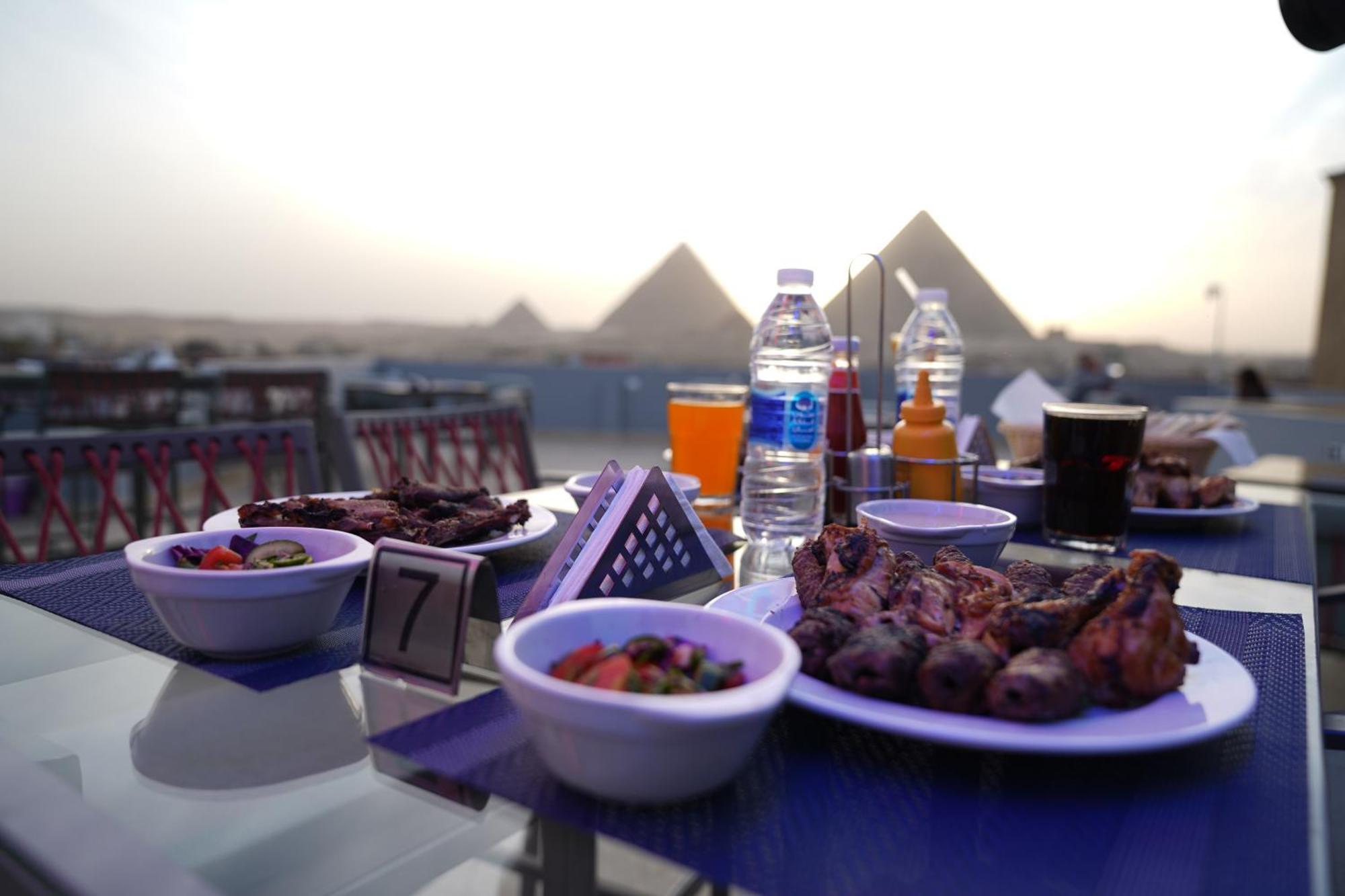 Pyramids Hotel Kafrat al Jabal Bagian luar foto