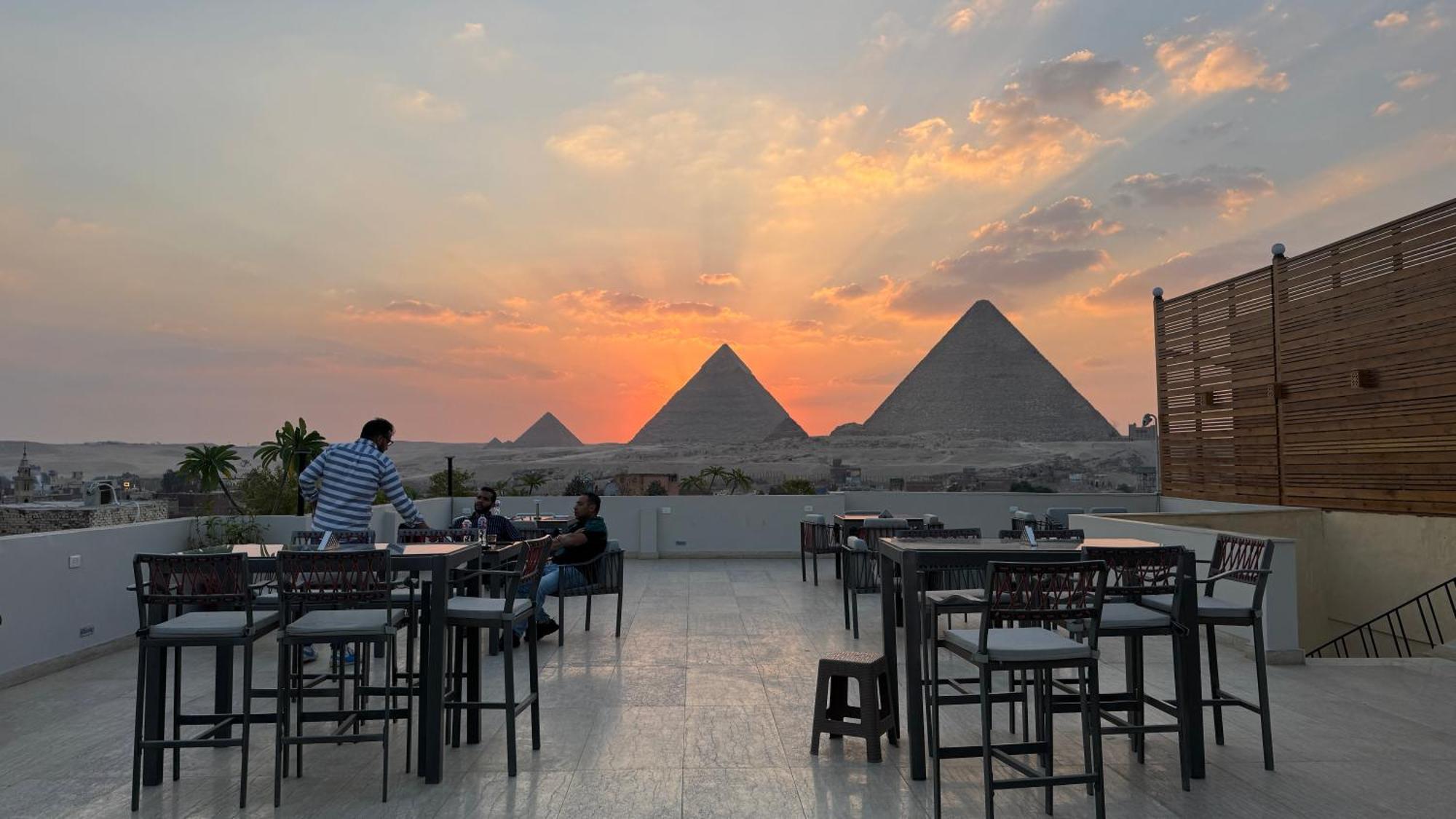 Pyramids Hotel Kafrat al Jabal Bagian luar foto