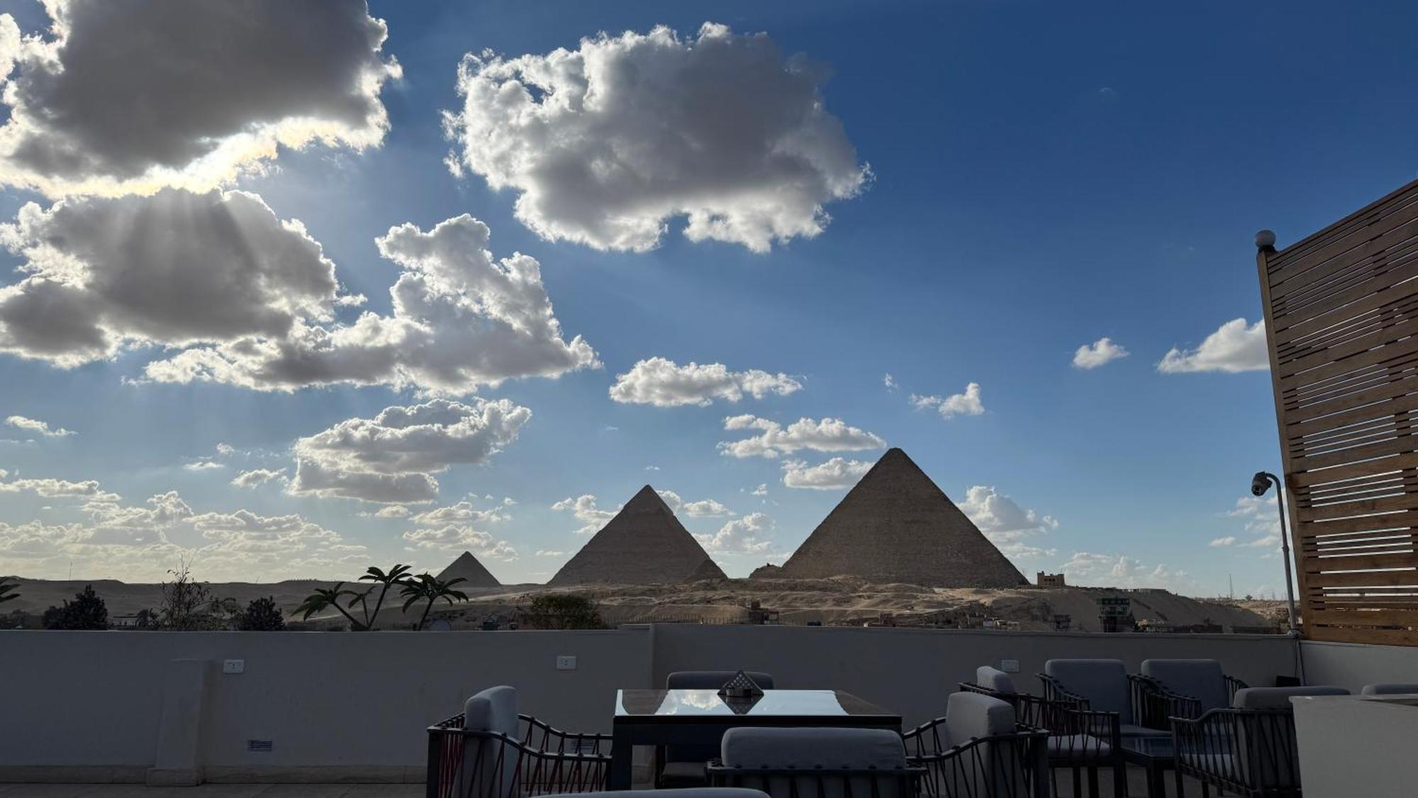 Pyramids Hotel Kafrat al Jabal Bagian luar foto